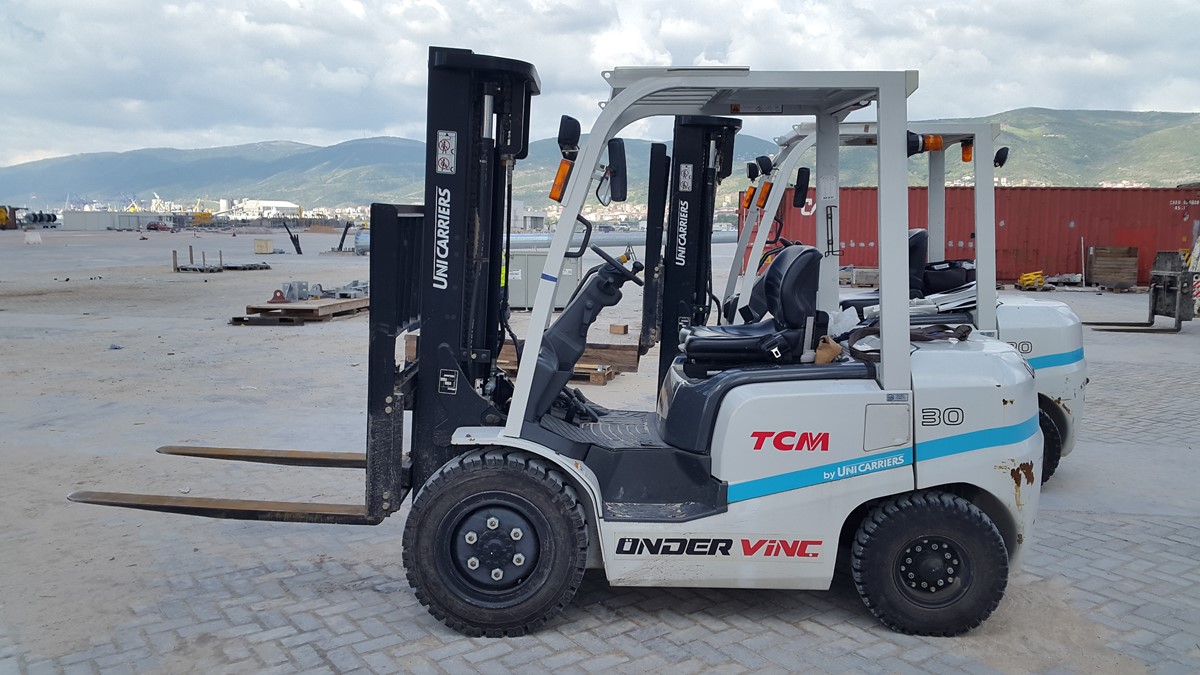 Forklift Mühendisliği: 2.5t - 10t Dizel ve Akülü Modeller, Çekici ile Nakil Zorunluluğu ve Depo Güvenliği